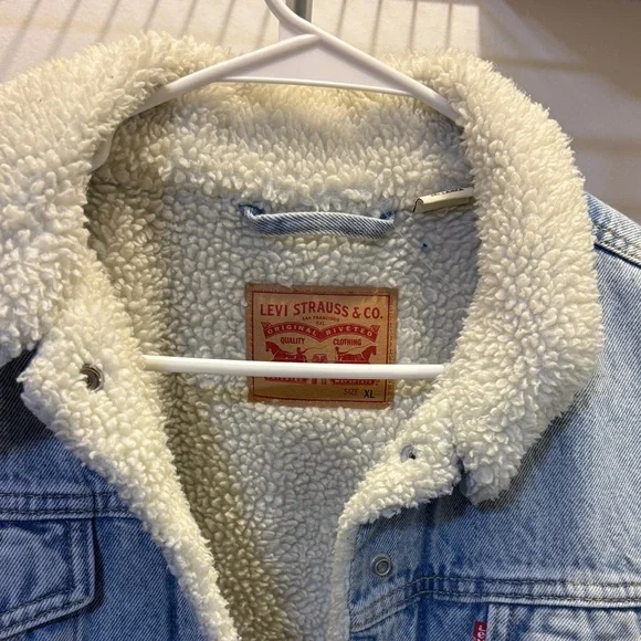 Levi's Light Blue Denim Jacket with Sherpa Collar - Picture 2 of 3